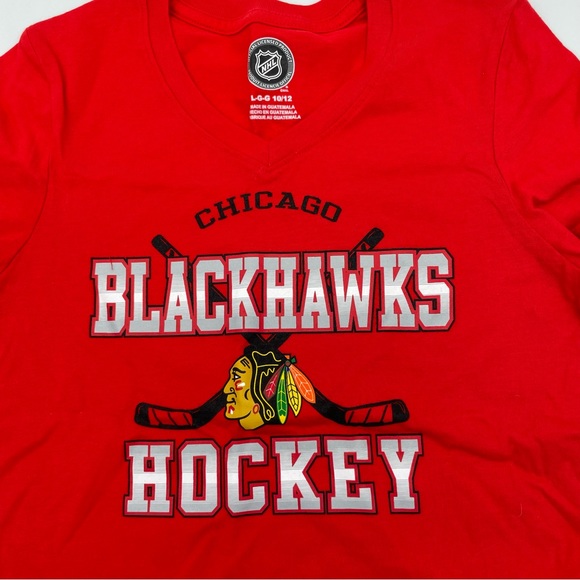 NHL (10/12) Short Sleeve Red Blackhawks Tee Shirt - Picture 2 of 5